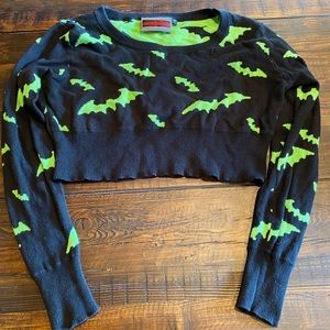 Jawbreaker green bat sweater crop medium top